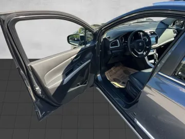 Car image 28