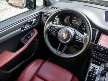 Car image 30