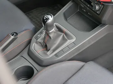 Car image 29