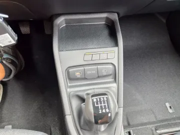 Car image 24