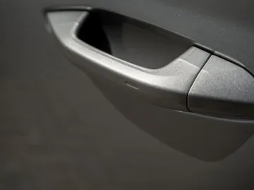 Car image 30