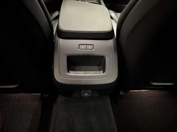 Car image 36