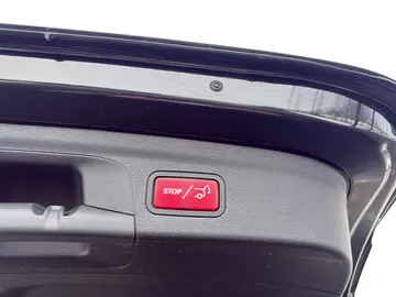 Car image 32