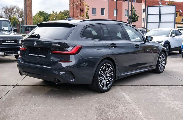 BMW 330 Touring xDrive 185 kW image number 4