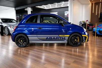 Car image 4