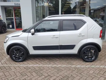 Car image 4