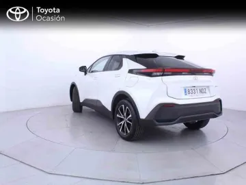 Car image 4