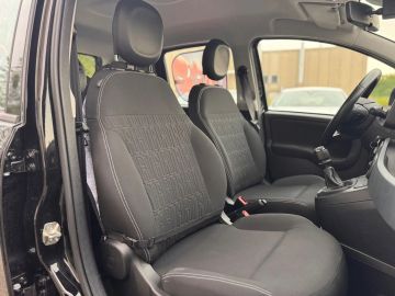 Car image 17