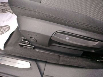 Car image 33