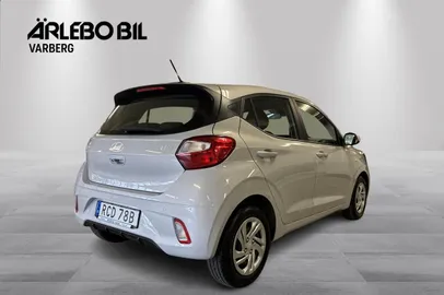Car image 2