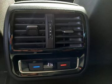 Car image 32