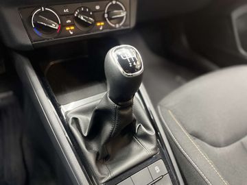 Car image 25