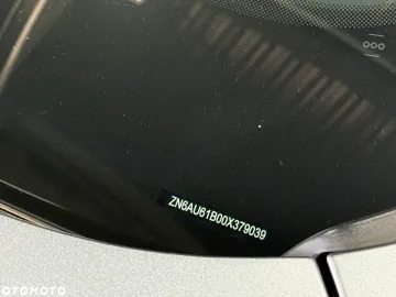 Car image 32