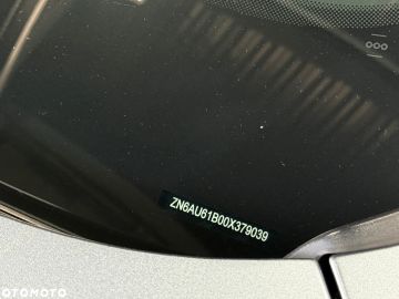 Car image 32