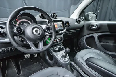 Car image 25