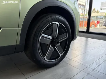 Car image 26