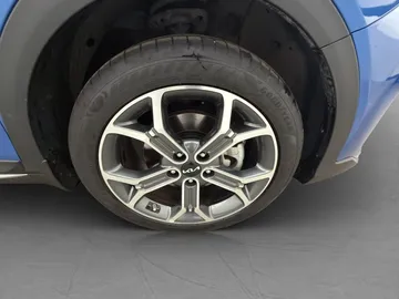 Car image 30