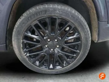Car image 29