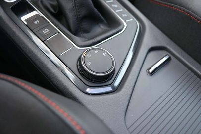 Car image 32