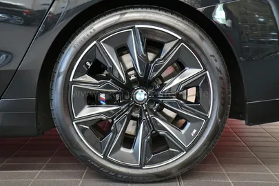 Car image 35