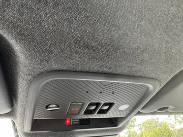 Car image 34