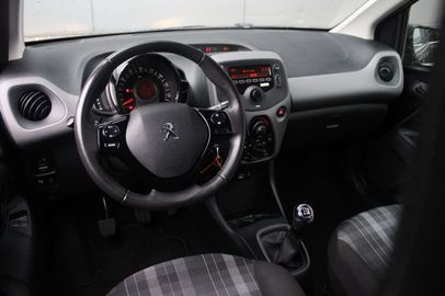 Car image 15