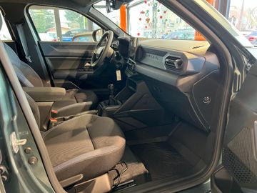 Car image 14