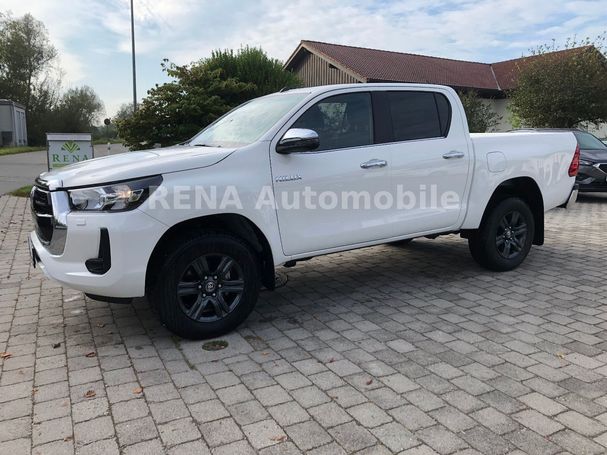 Toyota Hilux D 2.4 4D 4WD Comfort 110 kW image number 2