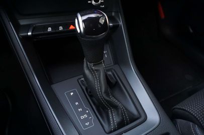 Car image 32