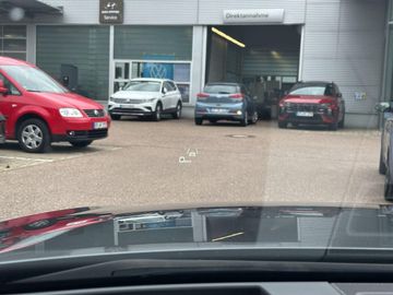 Car image 29