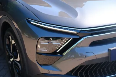 Car image 2