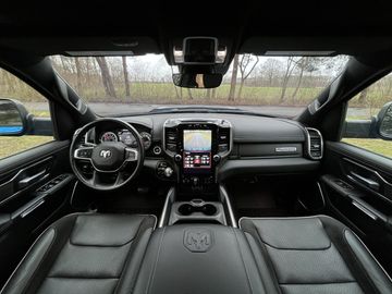 Car image 26