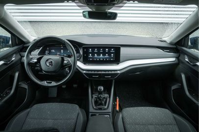 Car image 37