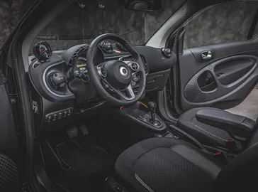 Car image 19