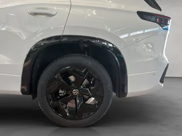 Car image 30