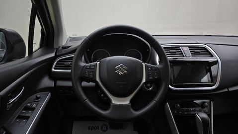 Car image 13