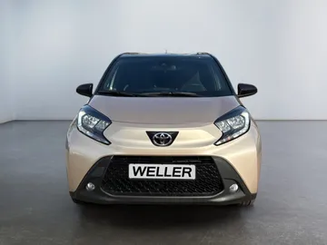 Car image 3