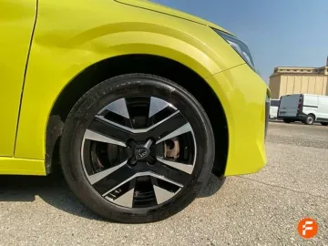 Car image 25