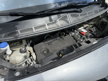 Car image 27