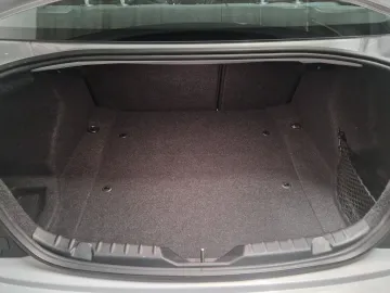 Car image 32