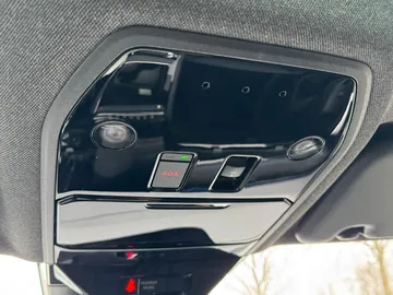 Car image 33