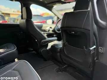 Car image 32