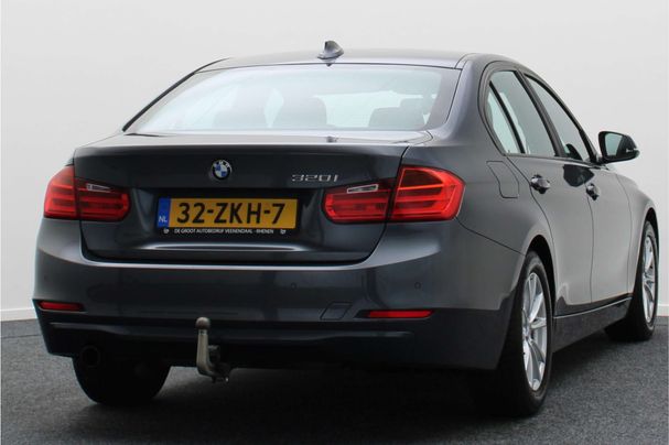 BMW 320i 135 kW image number 17