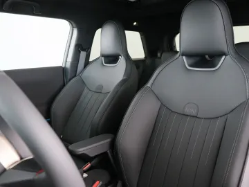Car image 28