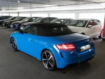Car image 23