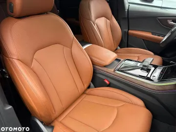 Car image 40