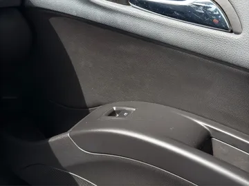 Car image 38