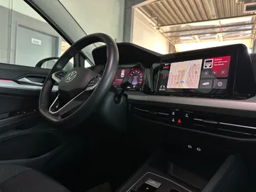 Car image 28
