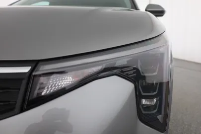 Car image 30