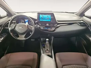 Car image 4